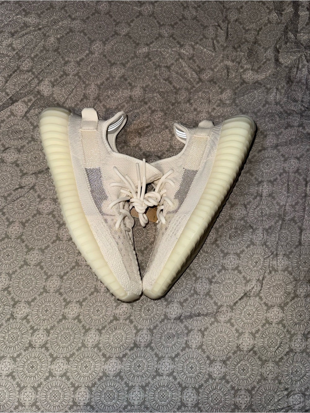 Yeezy Boost 350 V2 Off-White / Cream Sneakers - Picture 3 of 10